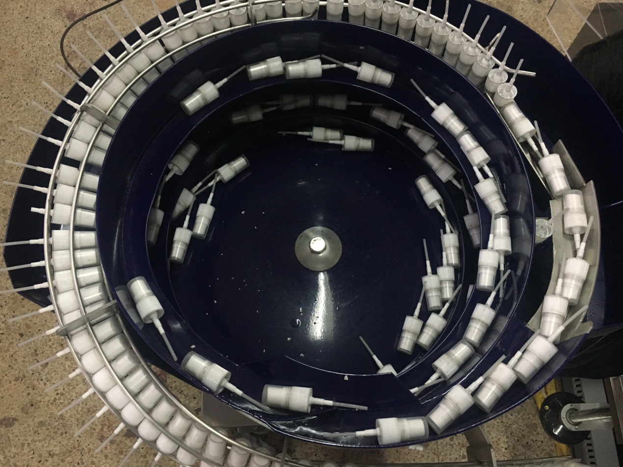 การเติมขวดยาฆ่าเชื้อแอลกอฮอล์และเครื่องตัดแต่งเครื่อง 05