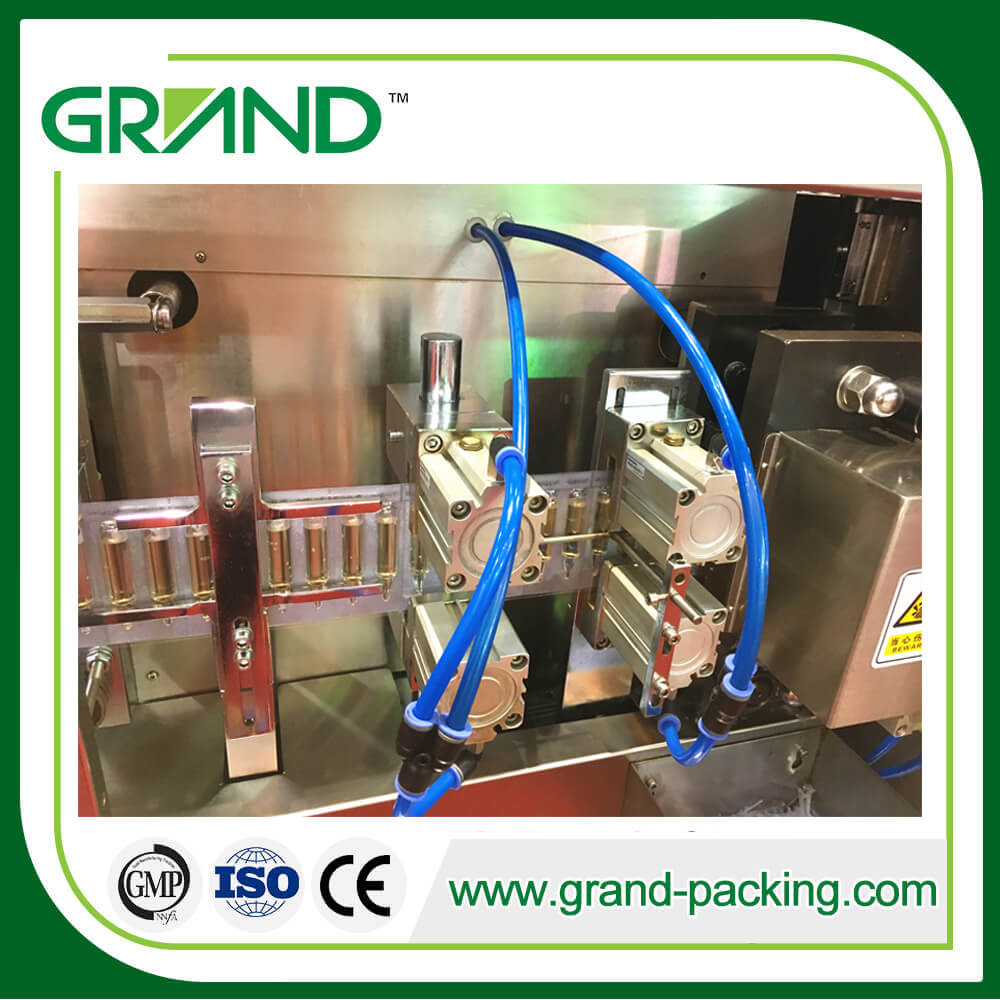 มืออาชีพ PVC PET Bottle Bottle Ampoule FORM FILL SEAL MACHINES