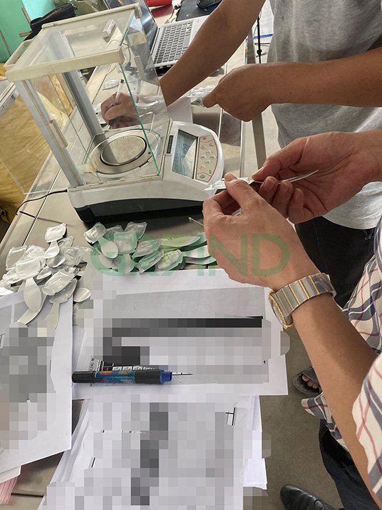 เครื่องไส้และการปิดผนึกของเหลวน้ำหอม