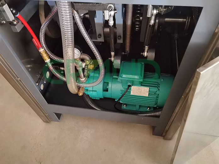 ปั๊มสุญญากาศชนิดน้ำและถังเก็บน้ำ