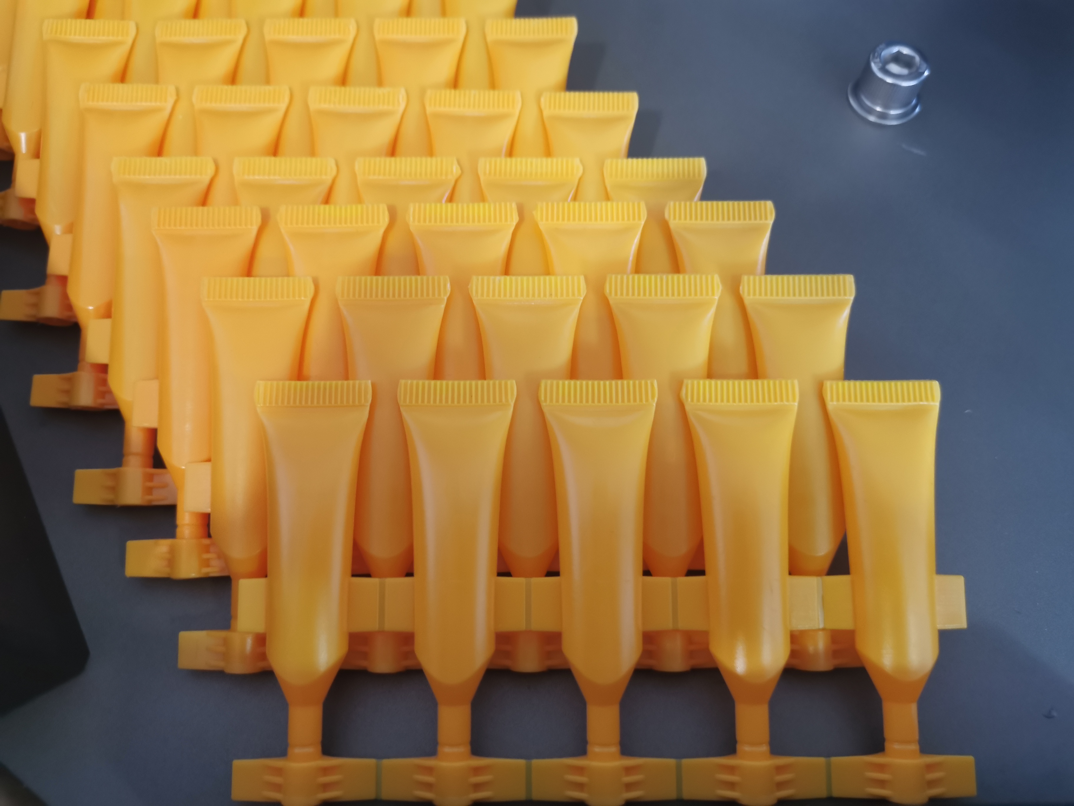 หลอดแถบสำหรับเครื่องสำอาง